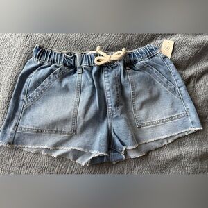 Casual Light Blue Wash Denim Drawstring Women’s Shorts. Size M